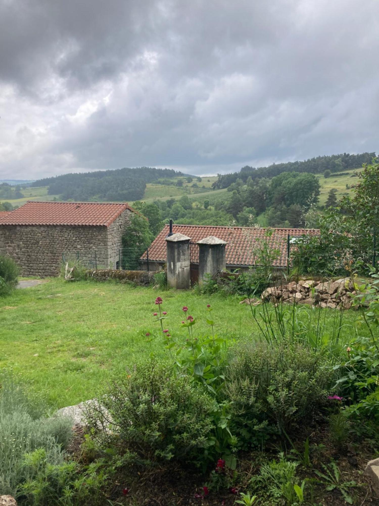 Chambres Et Tables D'Hotes - Les Ateliers De Pontajou - Pelerin Navette Gratuite A Saugues Venteuges Exterior foto